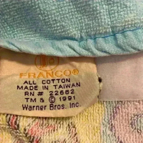 Vintage 1991 Tiny Toon Adventures Beach Towel Featuring Buster & Babs Bunny - Picture 6 of 16